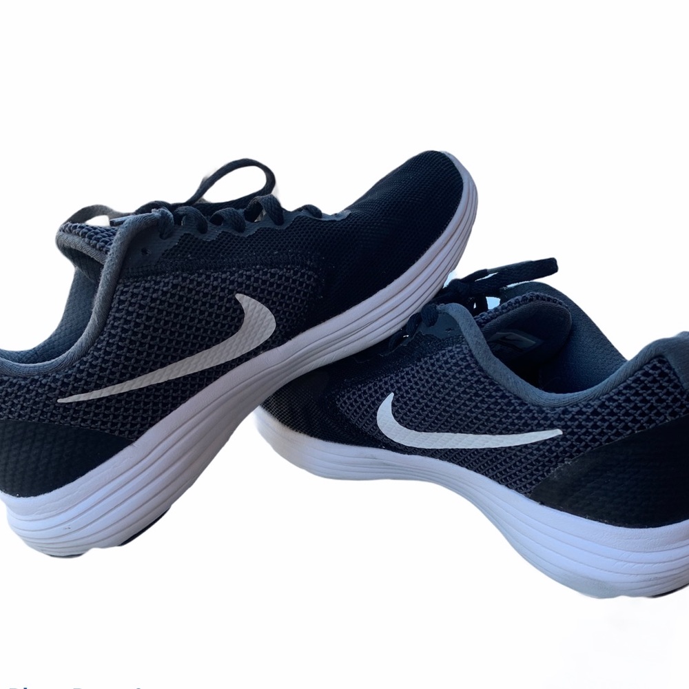 nike athletic shoes